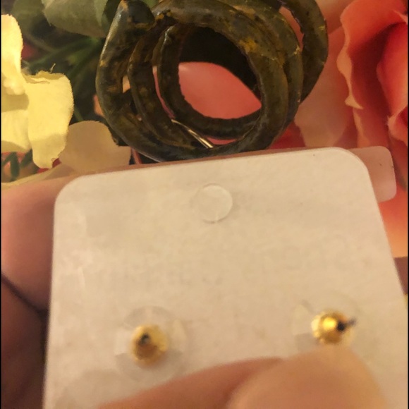 6/25$ or Listed!🎁 
Pretty wicker & Yellow fashion Earrings - Picture 3 of 7